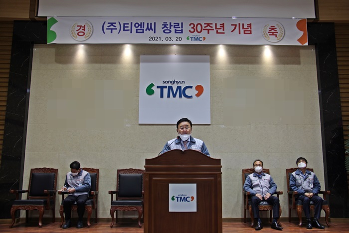 CHAIRMAN2.JPG